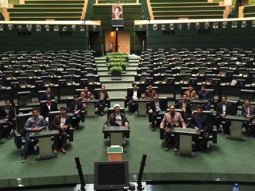 بازدید دانشجویان منتخب علمی ، فرهنگی و ورزشی از نمایشگاه بین المللی کتاب تهران 3