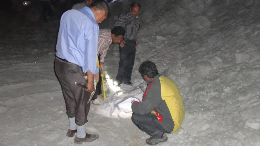 بازدید دانشجویان کارشناسی علوم تجربی و آموزش ابتدائی از معادن فیروزه و نمک و گچ 3