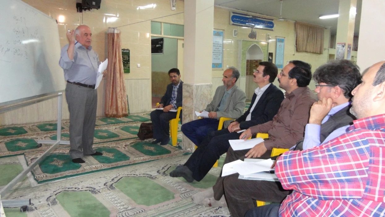 در روزهای پایانی نیمسال دوم و با حضور اساتید کارورزی انجام شد : 
بررسی چالشها و مسائل کارورزی در سال تحصیلی 94-93