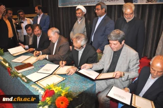 با حضور وزیر محترم آموزش و پرورش  در نیشابور برگزار شد : 
آئیین افتتاح 4 مدرسه از مجموعه 100 مدرسه  ساخت خیر محترم آقای مهندس وکیلی