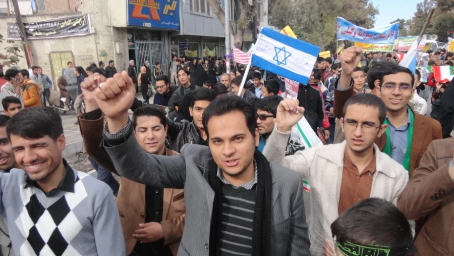 حضور در راهپیمایی 13 آبان