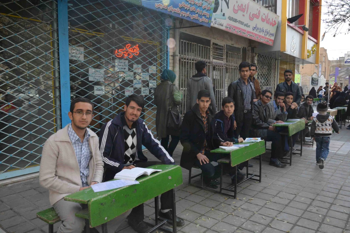 برزرگترین میز مطالعه