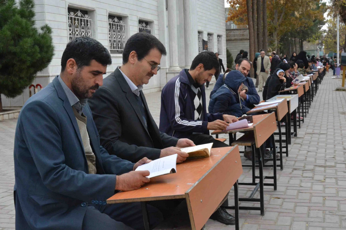 برزرگترین میز مطالعه