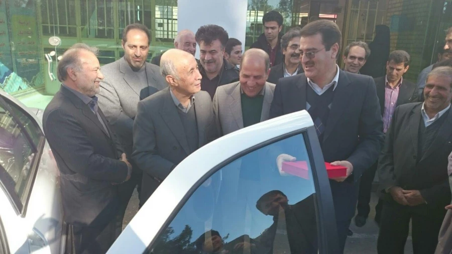 اهدای یک دستگاه خودرو توسط خیر محترم آقای حاج محمد رفیقیان به مرکز آموزش عالی دانشور