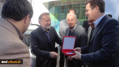 در پی اهدای یکدستگاه خودرو به مرکز آموزش عالی دانشور صورت گرفت : 
آئین تجلیل از خیر محترم آقای حاج محمد رفیقیان