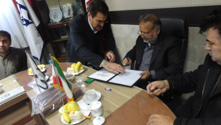 در پی اهدای یکدستگاه خودرو به مرکز آموزش عالی دانشور صورت گرفت : 
آئین تجلیل از خیر محترم آقای حاج محمد رفیقیان 2