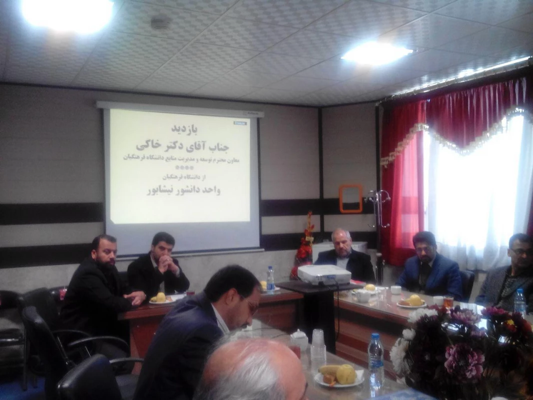 بازدید دکتر خاکی از مرکز آموزش عالی دانشور