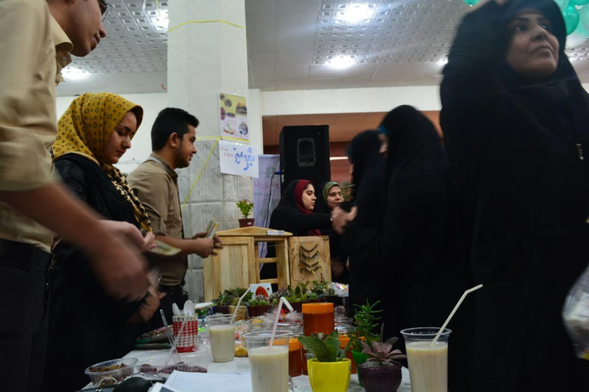 حضور دانشجویان در جشنواره شیرینی و شکلات