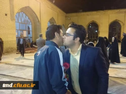 اهدای گل به دانشجویان معتکف در مسجد جامع نیشابور