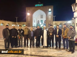 اهدای گل به دانشجویان معتکف در مسجد جامع نیشابور