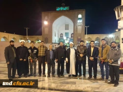 اهدای گل به دانشجویان معتکف در مسجد جامع نیشابور