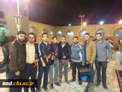 اهدای گل به دانشجویان معتکف در مسجد جامع نیشابور