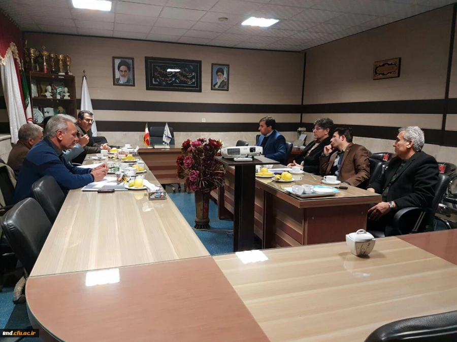 با حضور اساتید و سرپرست محترم واحد دانشور انجام شد : 
اولین جلسه شورای پژوهشی با محوریت برنامه ریزی هفته پژوهش 2