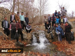 حضور دانشجویان فعال مرکز دانشور در پاکسازی محیط زیست با شعار :
سهم  من از زمین پاک  2