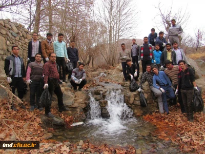 حضور دانشجویان فعال مرکز دانشور در پاکسازی محیط زیست با شعار :
سهم  من از زمین پاک