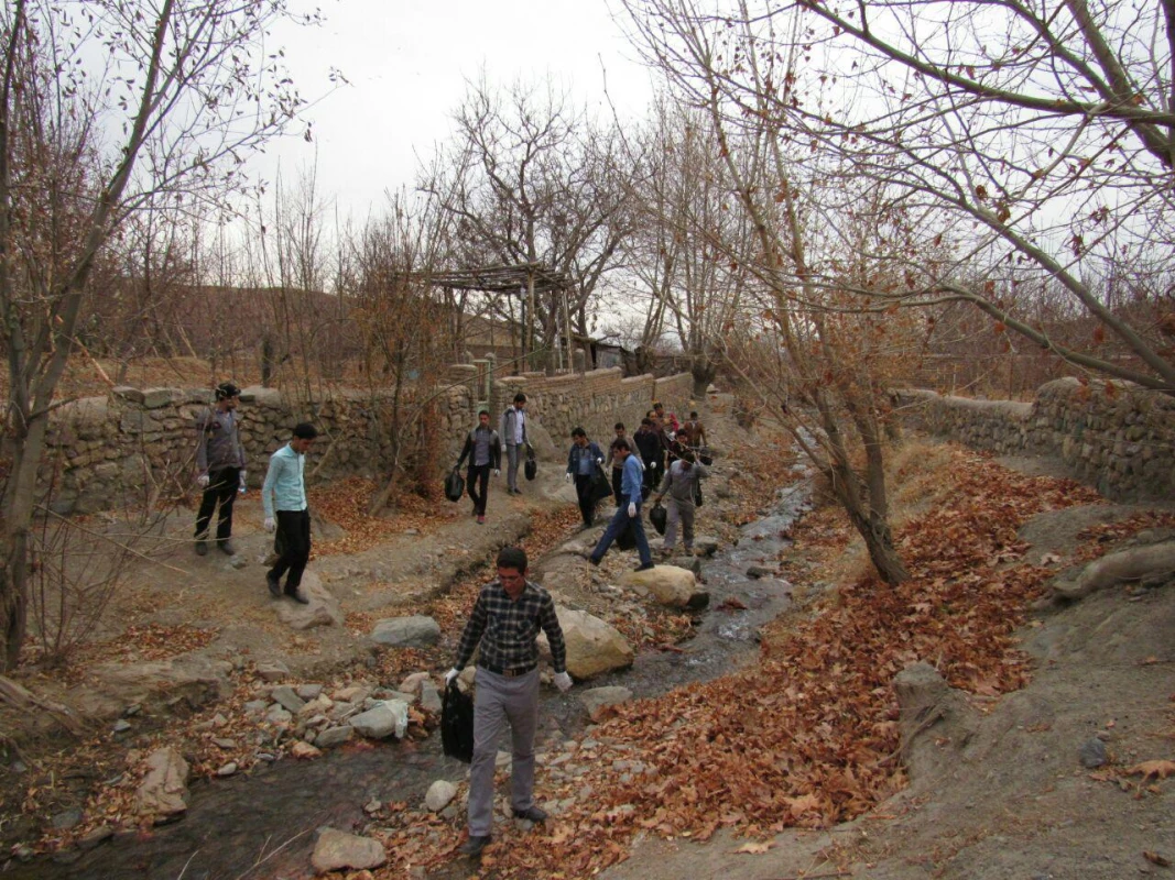 حضور دانشجویان فعال مرکز دانشور در پاکسازی محیط زیست با شعار :
سهم  من از زمین پاک  5