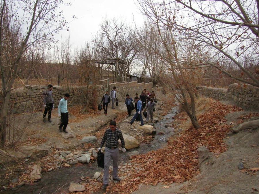 حضور دانشجویان فعال مرکز دانشور در پاکسازی محیط زیست با شعار :
سهم  من از زمین پاک  5