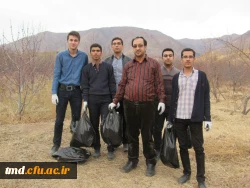 حضور دانشجویان فعال مرکز دانشور در پاکسازی محیط زیست با شعار :
سهم  من از زمین پاک  9
