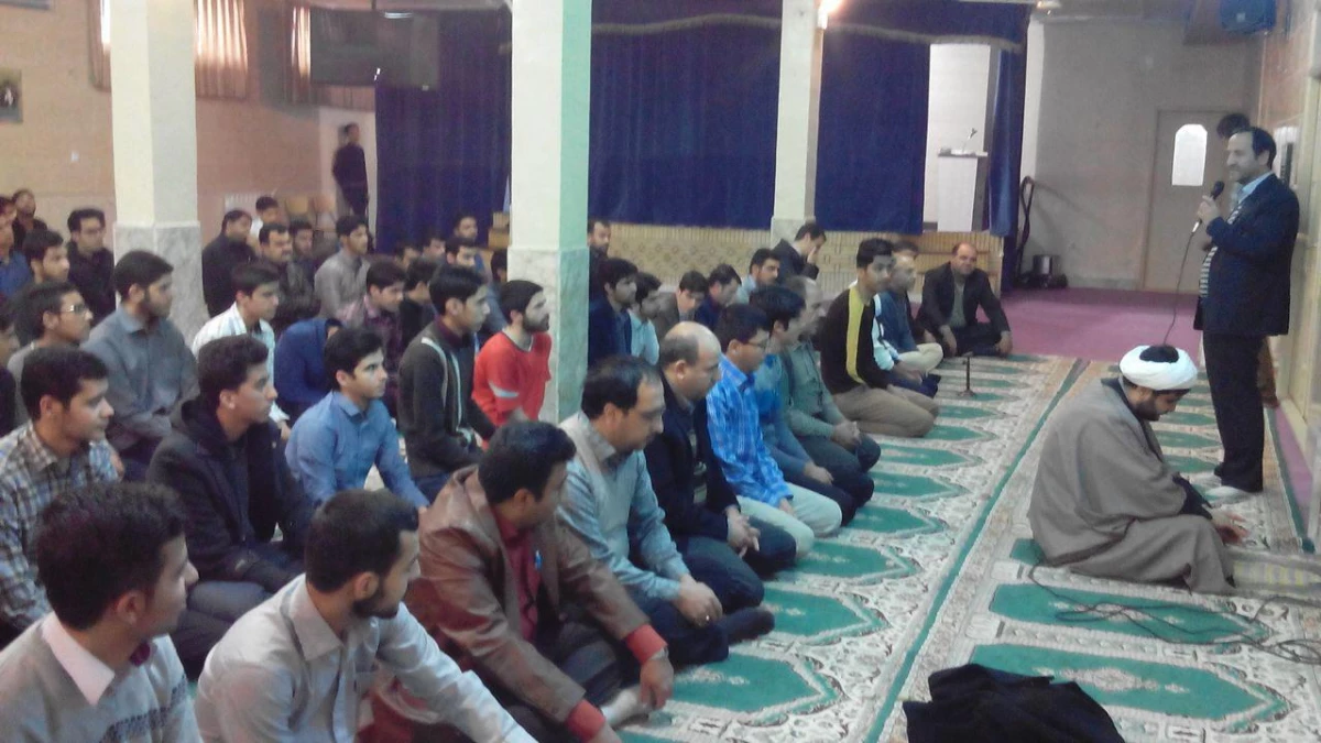 حضور دکتر مجتبوی در نماز جماعت دانشجویان مرکز دانشور