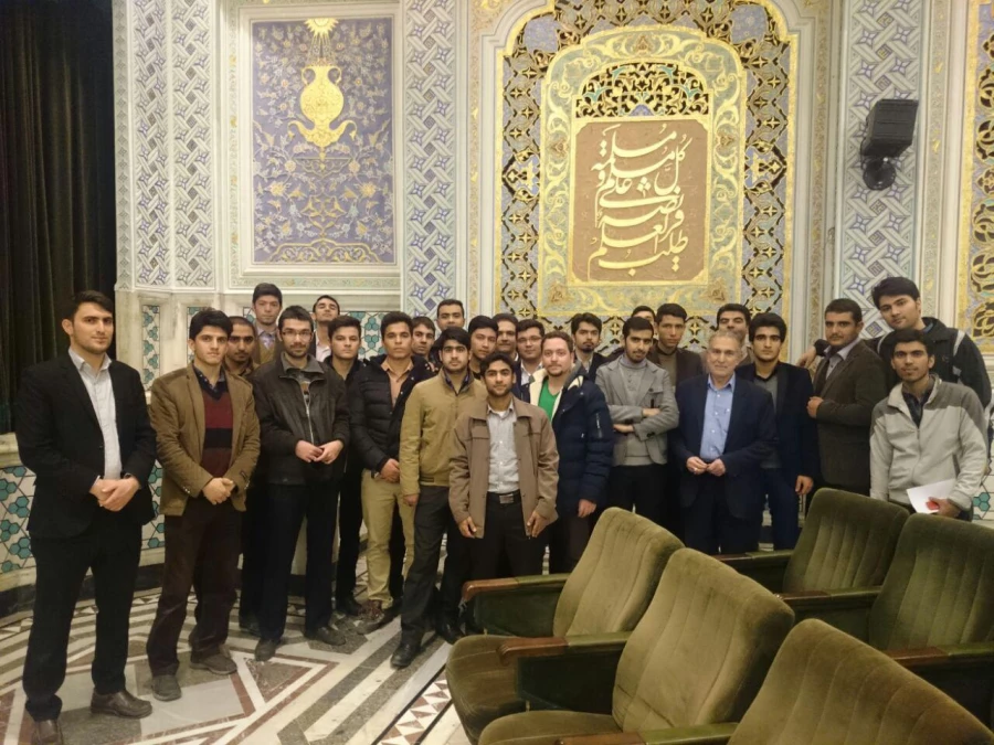 بازدید از کتابخانه