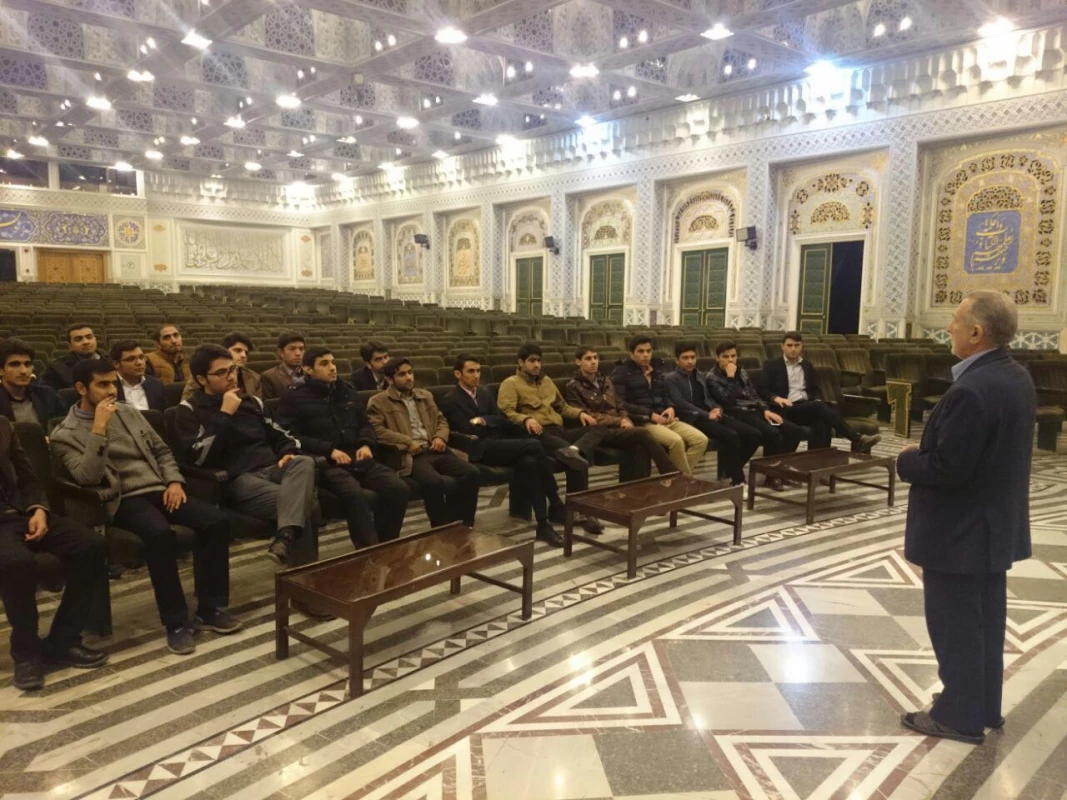 بازدید از کتابخانه