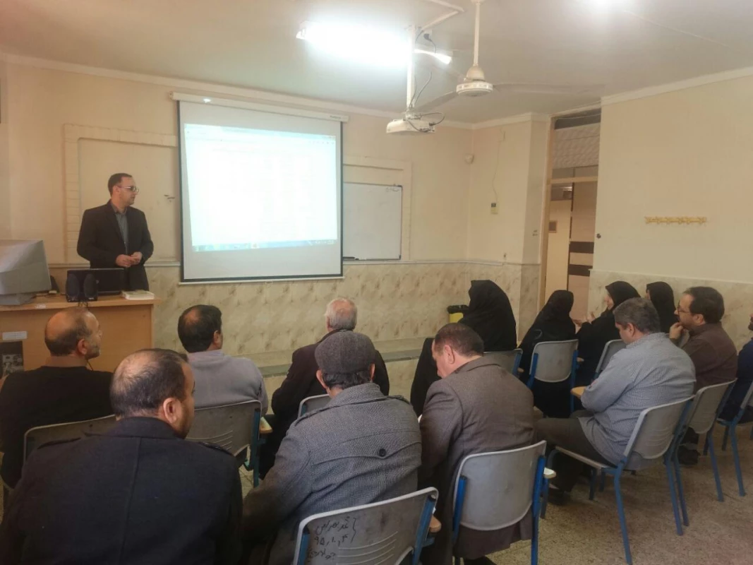 کلاس آموزش ضمن خدمت ویژه کارکنان و اساتیدموظف واحد دانشور