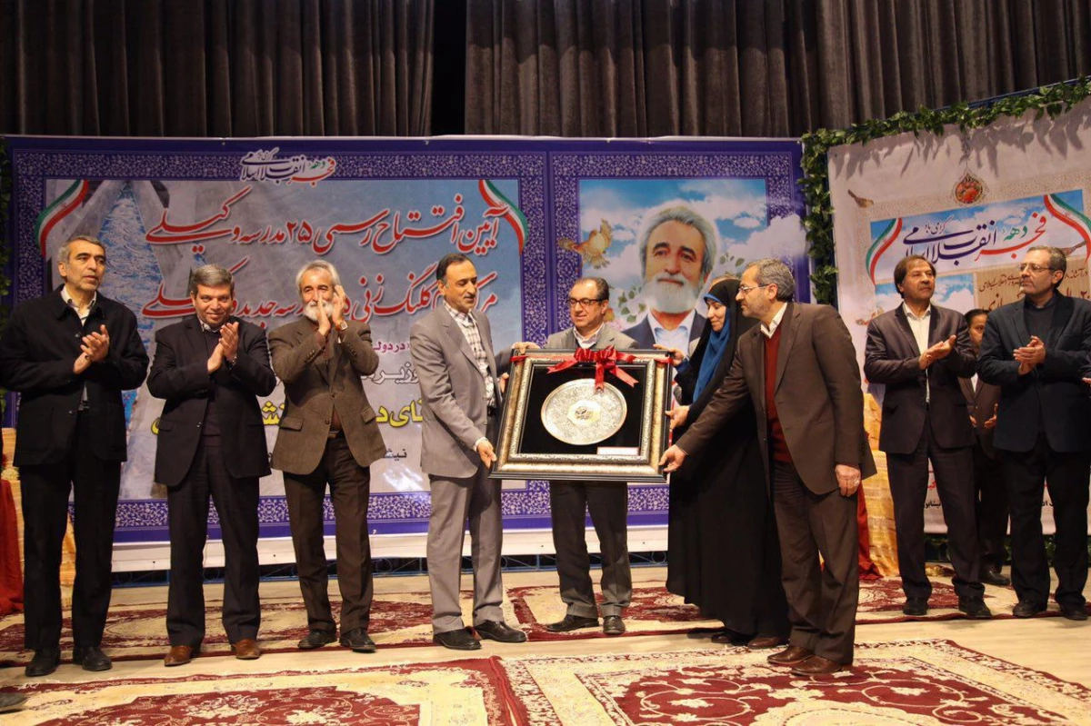 با حضور وزیر محترم آموزش و پرورش برگزار شد : 
همایش افتتاحیه طرحهای خیر نیک اندیش مهندس عبدالرضا وکیلی  در نیشابور 4