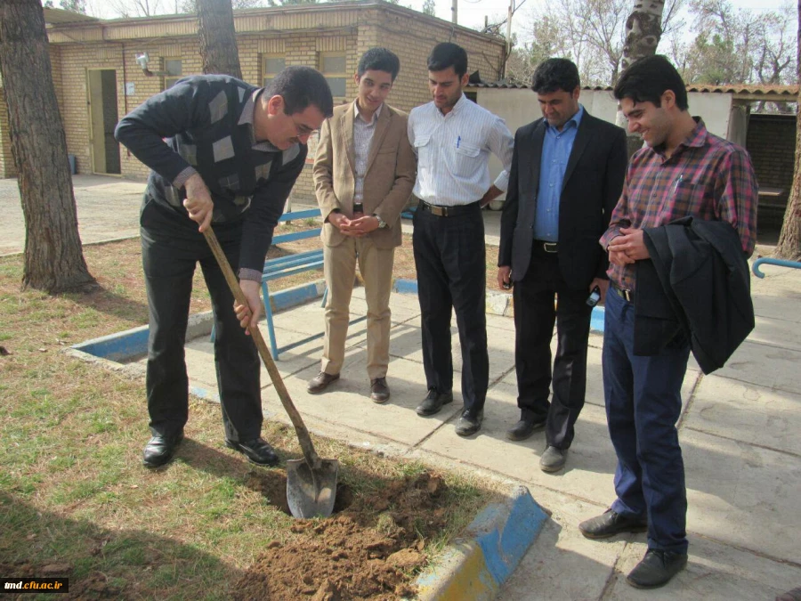 کاشت نهال مهر ... روز درختکاری مرکز دانشور نیشابور