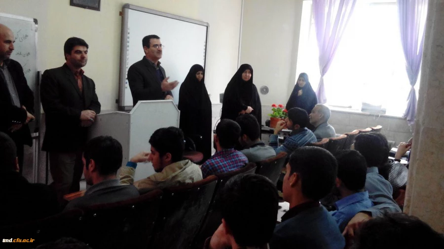 تجلیل دانشجویان از کارکنان زن در آستانه روز مادر