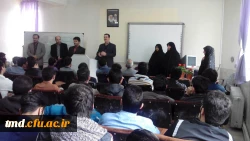 تجلیل دانشجویان از کارکنان زن در آستانه روز مادر