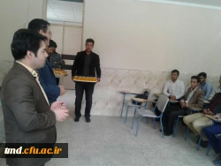 همزمان با 13 رجب و روز میلاد امیر المومنین ( ع) انجام شد : 
حضور دکتر رئوفیان در کلاسهای درس  جهت تبریک و توزیع شربت و شیرینی در بین دانشجویان  8