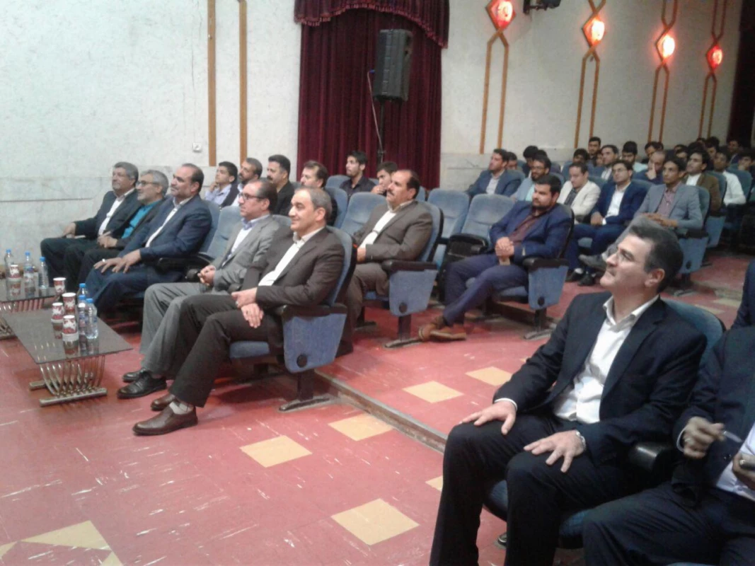 با حضور مسئولین استانی دانشگاه فرهنگیان و روسای آموزش و پرورش مناطق و مسئولین شهرستان انجام شد : 
اولین گردهم آیی دانش آموختگان مرکز دانشور نیشابور در همایش بررسی تجارب یکساله معلمی  2