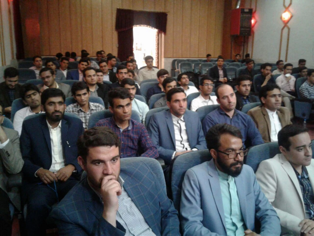 با حضور مسئولین استانی دانشگاه فرهنگیان و روسای آموزش و پرورش مناطق و مسئولین شهرستان انجام شد : 
اولین گردهم آیی دانش آموختگان مرکز دانشور نیشابور در همایش بررسی تجارب یکساله معلمی  9