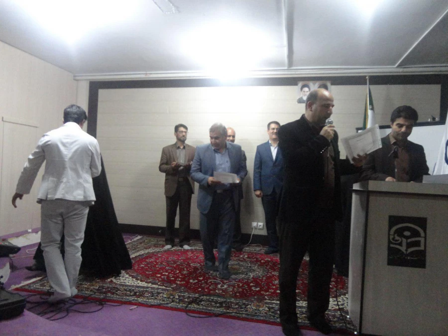 همزمان با هفته بزرگداشت مقام معلم انجام شد : 
جشن بزرگ گرامیداشت مقام معلم با حضور دانشجویان مقطع کارشناسی ناپیوسته 4