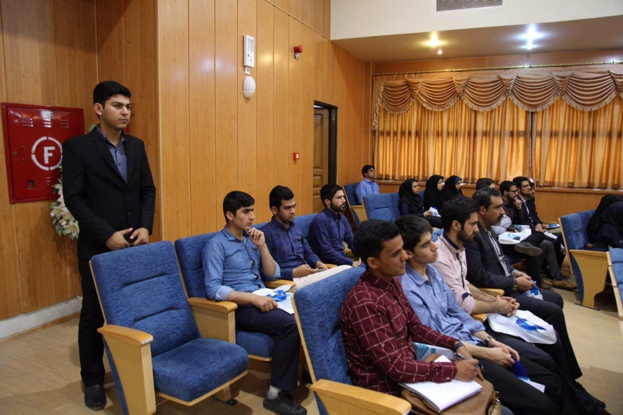 همزمان با روز جهانی خیام برگزار شد : 
حضور دانشجویان مرکزدانشور در همایش ریاضیدان شاعر  3