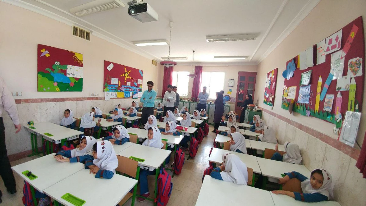 بازدید دانشجویان از مدرسه هیئت امنایی بهاره سلیمی نیشابور 4