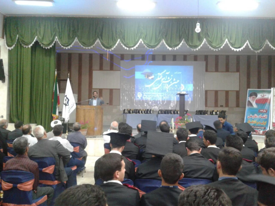 با حضور مدیران استانی دانشگاه فرهنگیان و مسئولین شهرستان و خانواده های دانشجویان برگزار شد : 
دومین آئین جشن دانش آموختگی دانشجویان ورودی 92 واحد دانشور نیشابور 2