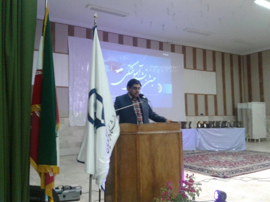 با حضور مدیران استانی دانشگاه فرهنگیان و مسئولین شهرستان و خانواده های دانشجویان برگزار شد : 
دومین آئین جشن دانش آموختگی دانشجویان ورودی 92 واحد دانشور نیشابور 3