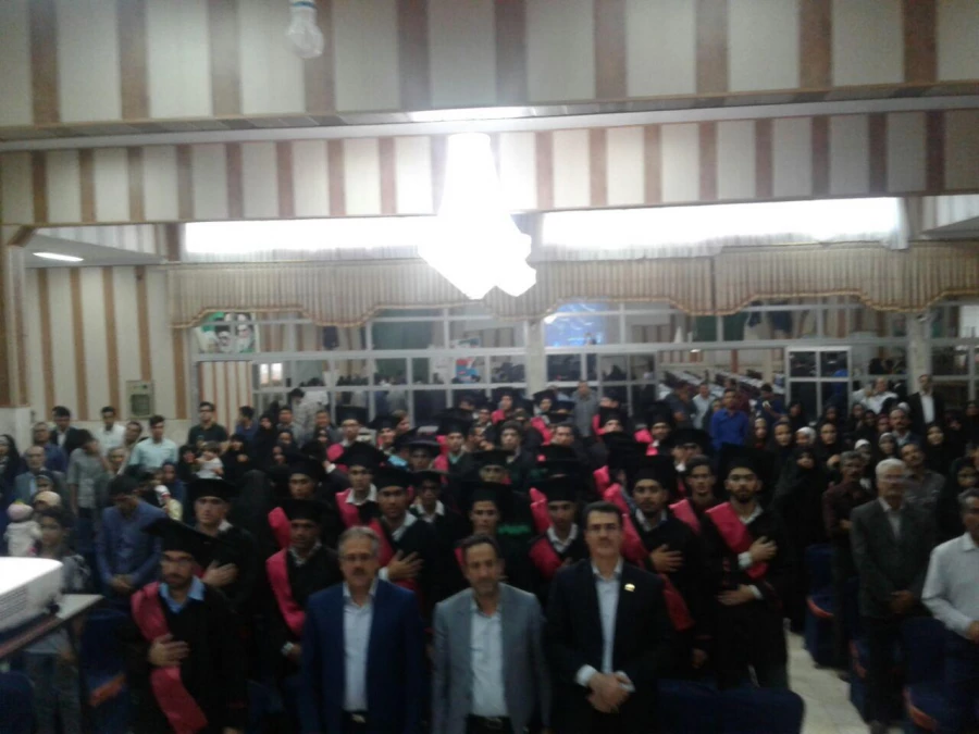 با حضور مدیران استانی دانشگاه فرهنگیان و مسئولین شهرستان و خانواده های دانشجویان برگزار شد : 
دومین آئین جشن دانش آموختگی دانشجویان ورودی 92 واحد دانشور نیشابور 5