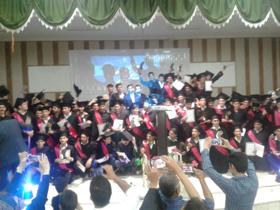 با حضور مدیران استانی دانشگاه فرهنگیان و مسئولین شهرستان و خانواده های دانشجویان برگزار شد : 
دومین آئین جشن دانش آموختگی دانشجویان ورودی 92 واحد دانشور نیشابور 6