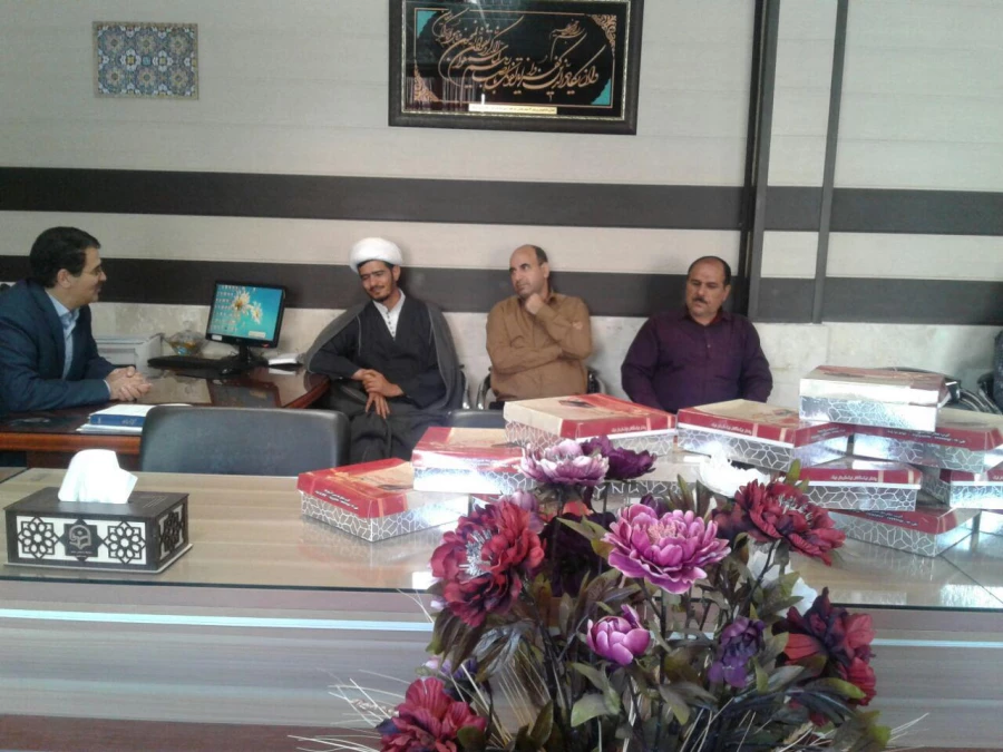 همزمان با روز میلاد مسعود امام هادی (علیه السلام ) و در آستانه عید الله الاکبر انجام شد : 
اهدای گل و شیرینی به کارکنان دانشگاه فرهنگیان واحد دانشور نیشابور 2