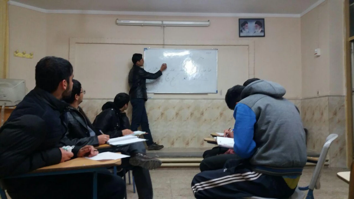 با همت دانشجوی هنرمند آقای رضا علیمرادی و با استقبال دانشجویان علاقمند برگزار شد : 
برگزاری کلاسهای آموزش خط تحریری 
 5