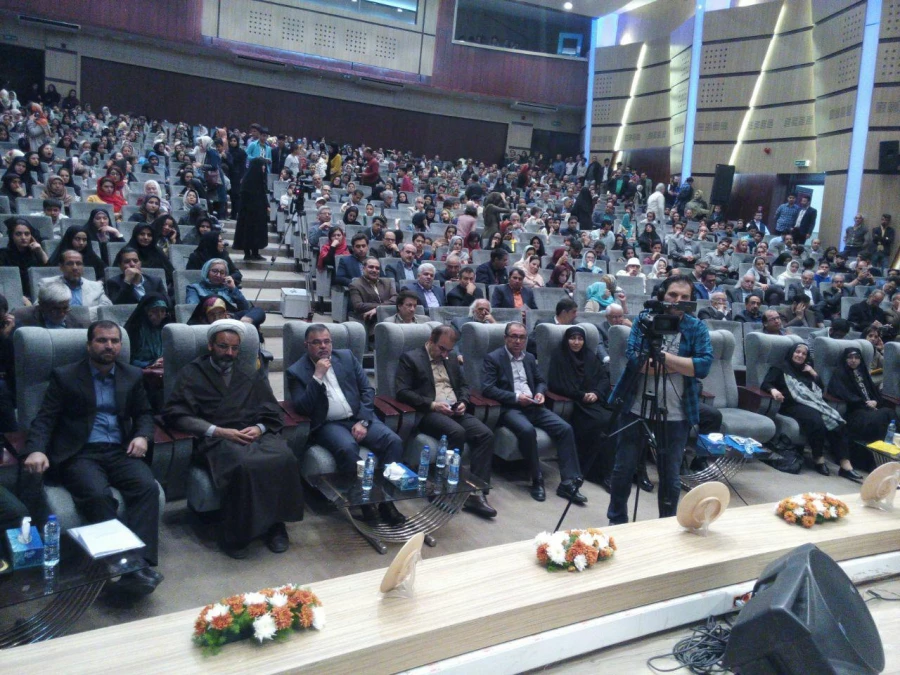 همزمان با روز جهانی عطار انجام شد : 
حضور دانشجویان و اساتید در همایش عطار 6