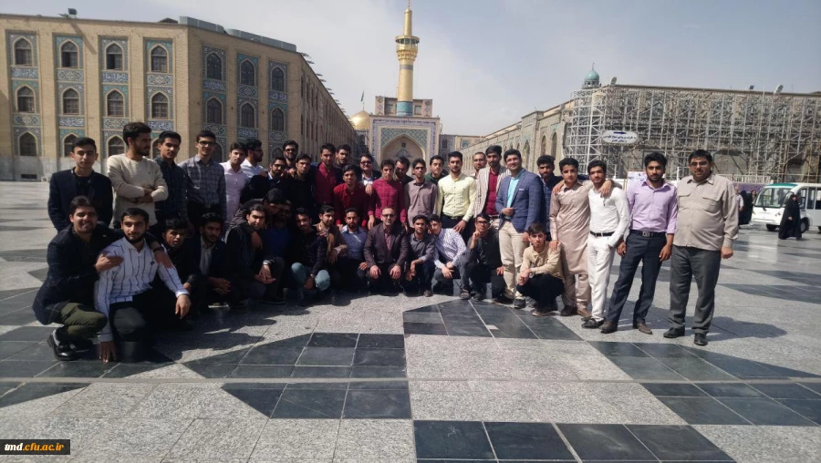 همزمان با ایام اعیاد شعبانیه و در روز جوان و در استانه  نیمه شعبان انجام شد : 
حضور دانشجویان واحد دانشور نیشابور در حرم رضوی و میهمانی بر سفره کرامت حضرت  5
