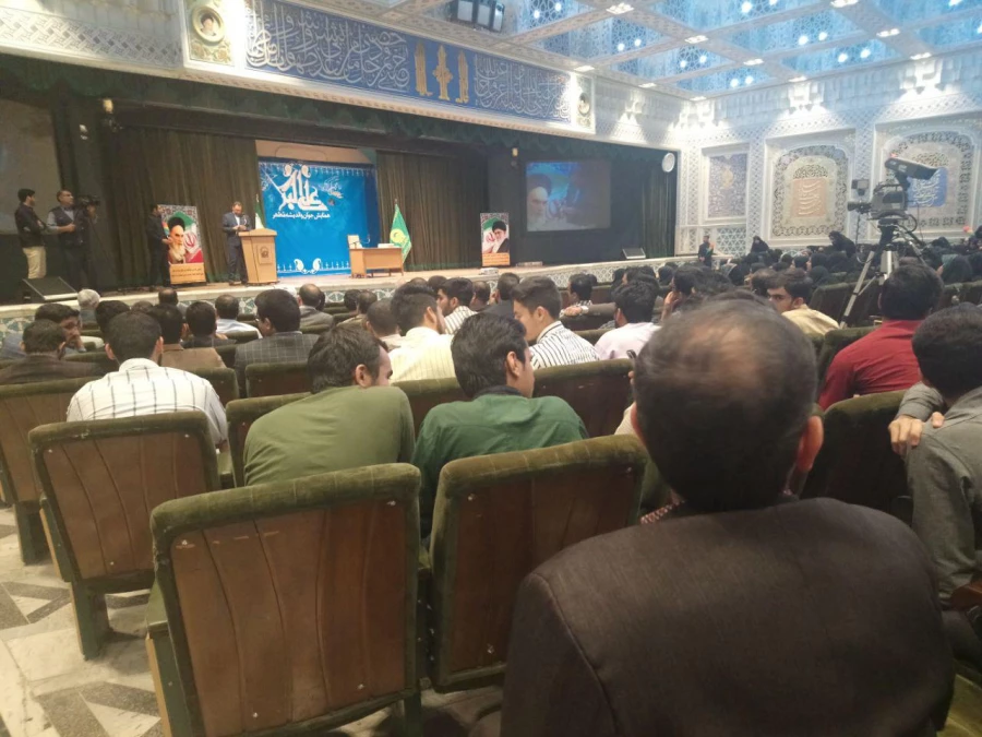 همزمان با ایام اعیاد شعبانیه و در روز جوان و در استانه  نیمه شعبان انجام شد : 
حضور دانشجویان واحد دانشور نیشابور در حرم رضوی و میهمانی بر سفره کرامت حضرت  7