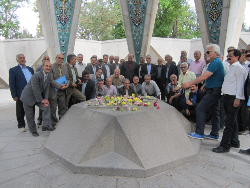 به میزبانی واحد دانشور انجام شد : 
گردهم آئی پیشکسوتان حوزه تعلیم و تربیت و فارغ التحصیلان سال 1354 دانشسرای معلمی 5