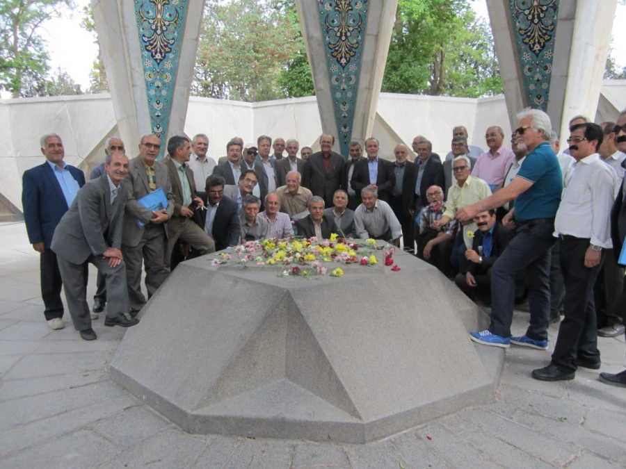 به میزبانی واحد دانشور انجام شد : 
گردهم آئی پیشکسوتان حوزه تعلیم و تربیت و فارغ التحصیلان سال 1354 دانشسرای معلمی 5