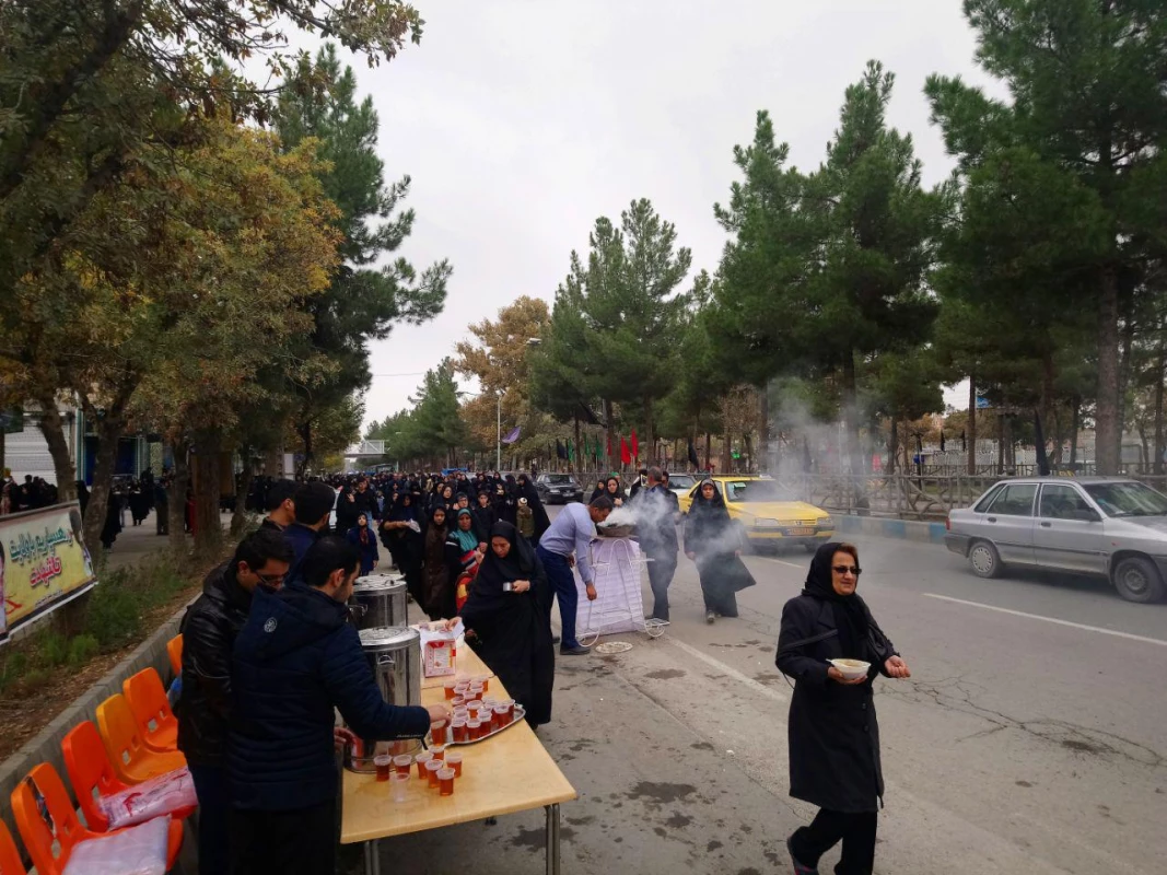 پذیرایی از کاروان جاماندگان اربعین حسینی