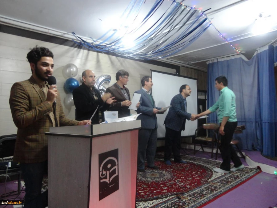 به همت اعضای شورای صنفی برگزار شد :
جشن باشکوه روز دانشجو و تجلیل از دانشجویان برتر 3