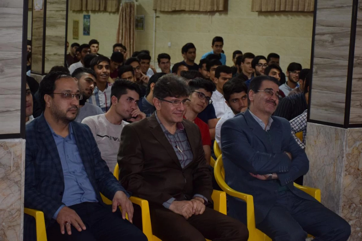 به همت اعضای شورای صنفی برگزار شد :
جشن باشکوه روز دانشجو و تجلیل از دانشجویان برتر 2